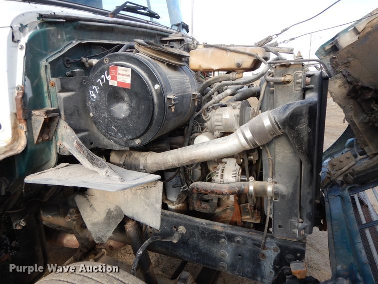 image for item DF6490 1995 Ford L8000  flatbed truck