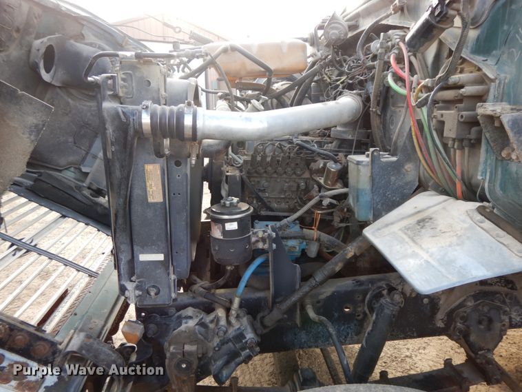 image for item DF6490 1995 Ford L8000  flatbed truck