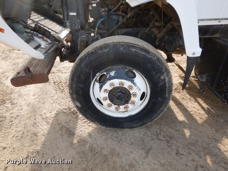 image for item DF6490 1995 Ford L8000  flatbed truck