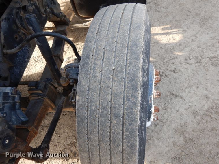 image for item DF6490 1995 Ford L8000  flatbed truck