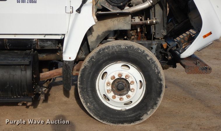 image for item DF6490 1995 Ford L8000  flatbed truck