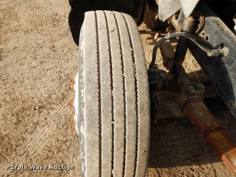 image for item DF6490 1995 Ford L8000  flatbed truck