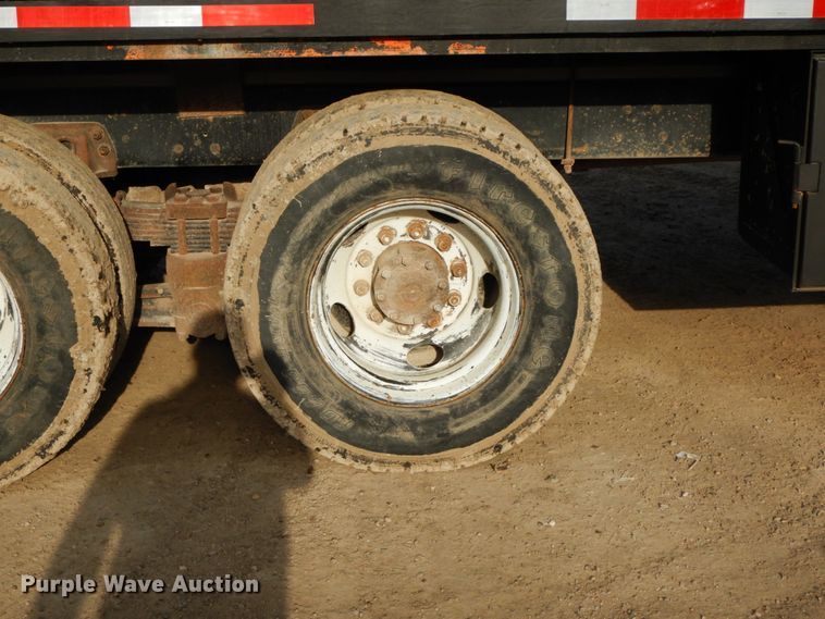 image for item DF6490 1995 Ford L8000  flatbed truck