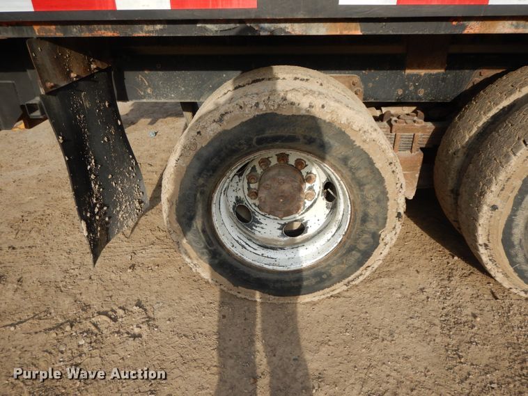 image for item DF6490 1995 Ford L8000  flatbed truck