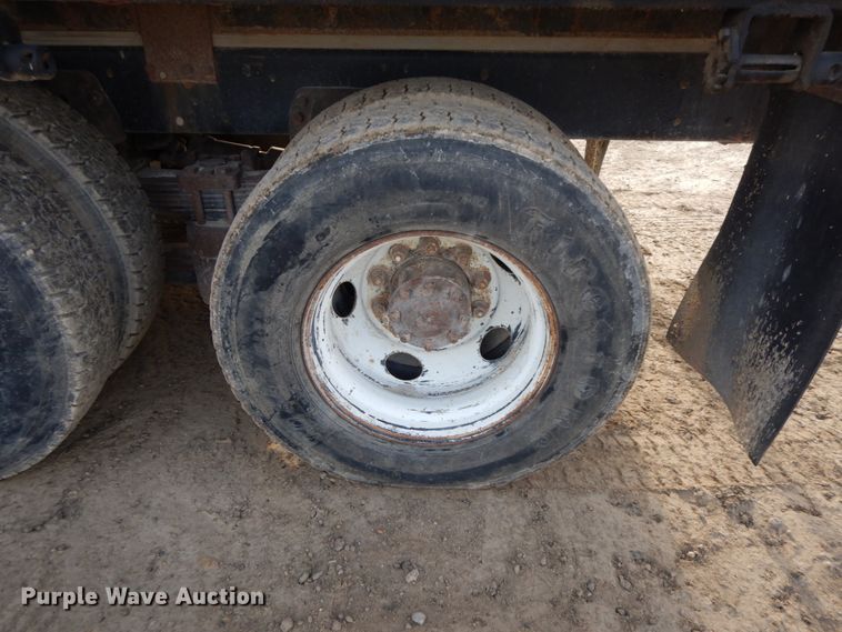 image for item DF6490 1995 Ford L8000  flatbed truck