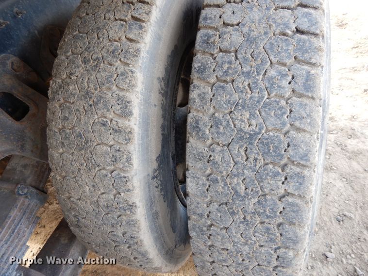 image for item DF6490 1995 Ford L8000  flatbed truck