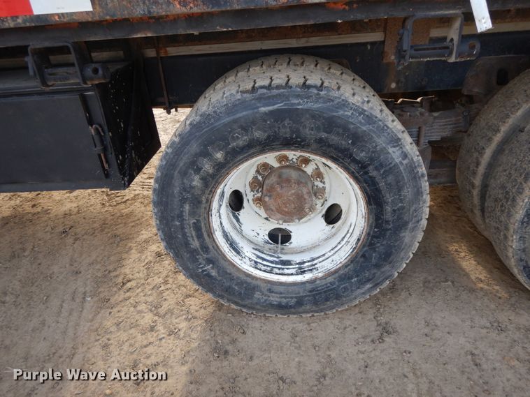 image for item DF6490 1995 Ford L8000  flatbed truck