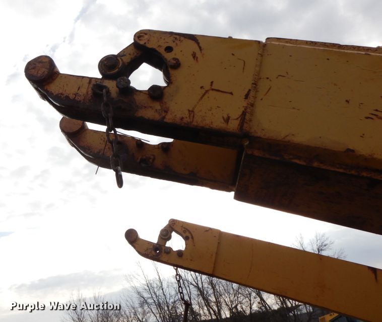 image for item DF6493 1998 Vermeer P185  cable plow