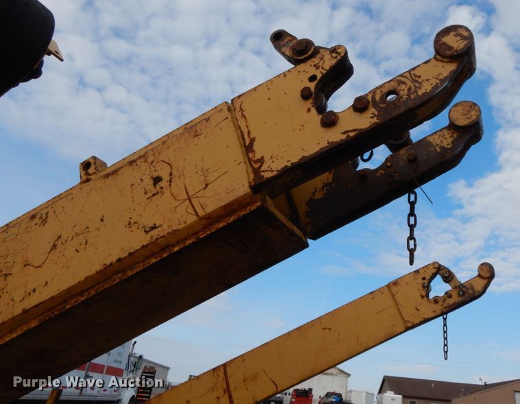 image for item DF6493 1998 Vermeer P185  cable plow