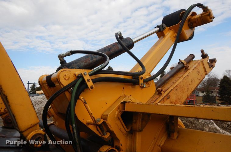 image for item DF6493 1998 Vermeer P185  cable plow