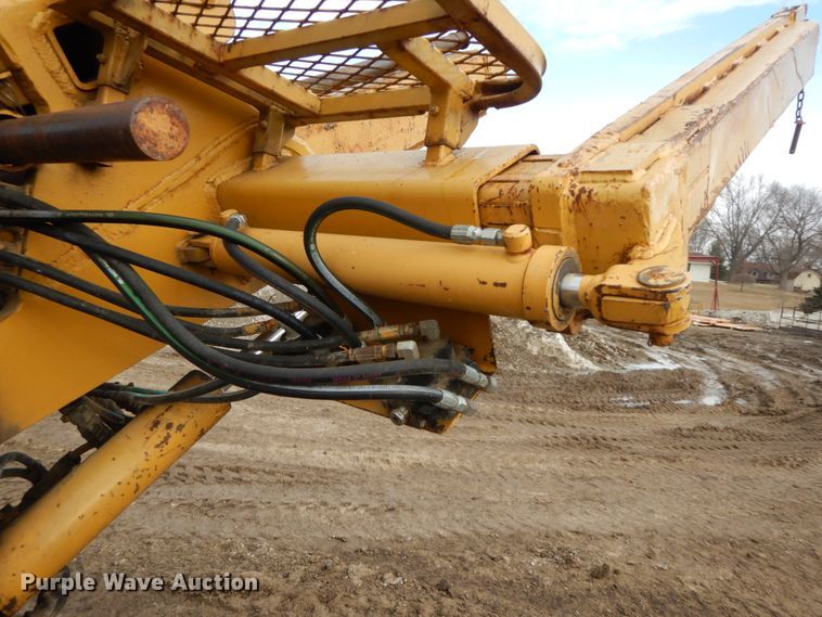 image for item DF6493 1998 Vermeer P185  cable plow