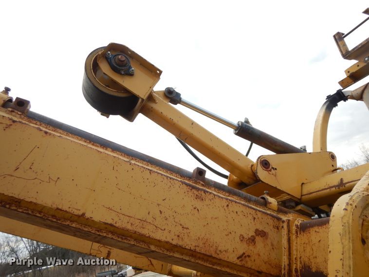 image for item DF6493 1998 Vermeer P185  cable plow