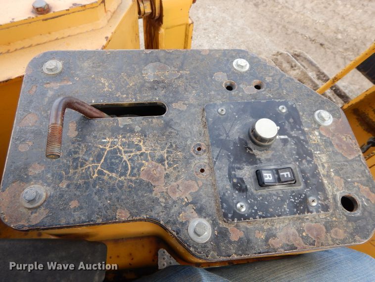 image for item DF6493 1998 Vermeer P185  cable plow