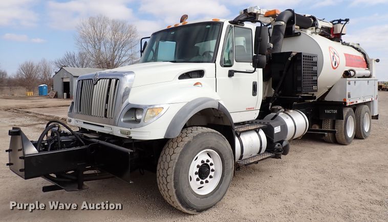 image for item DJ0085 2007 International 7600  hydrovac truck