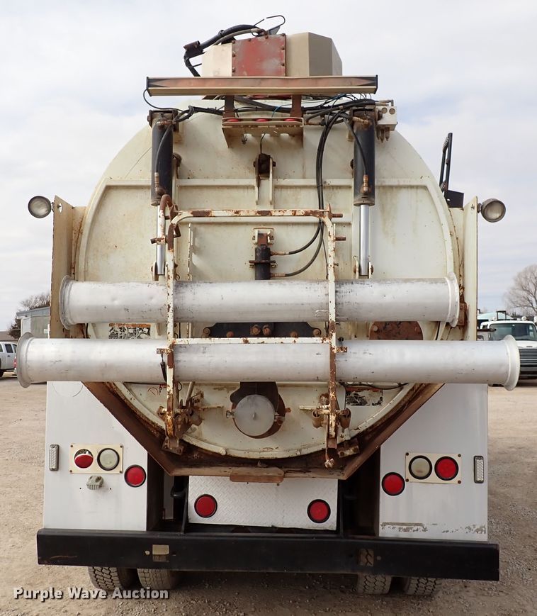 image for item DJ0085 2007 International 7600  hydrovac truck