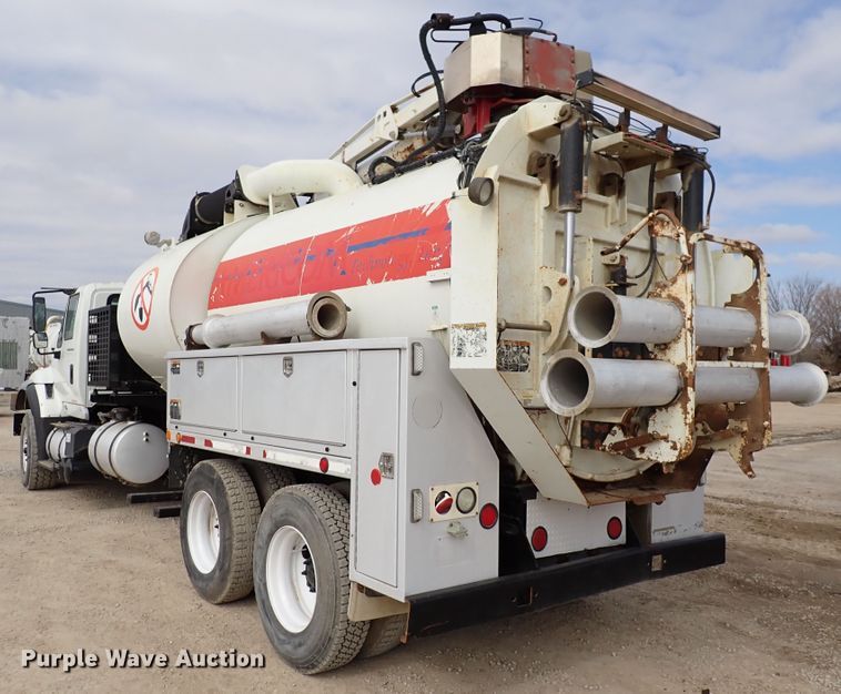 image for item DJ0085 2007 International 7600  hydrovac truck