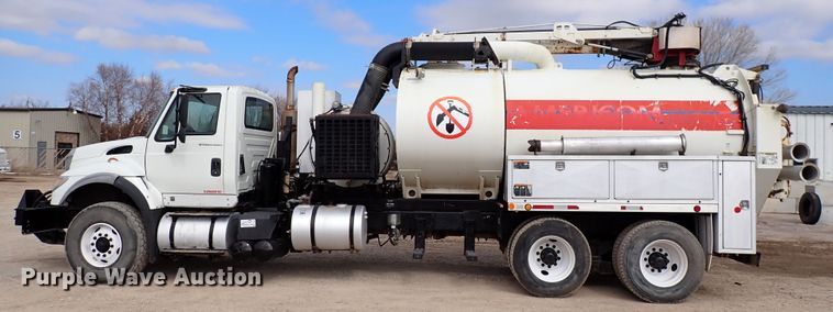 image for item DJ0085 2007 International 7600  hydrovac truck