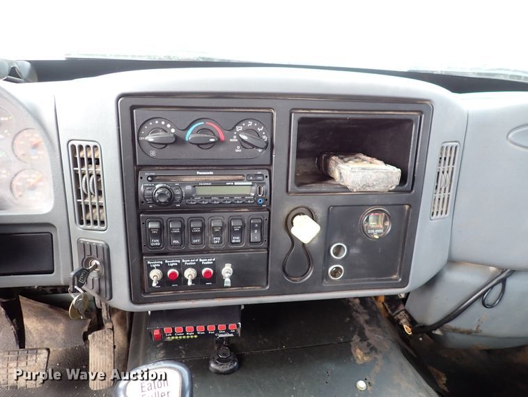 image for item DJ0085 2007 International 7600  hydrovac truck