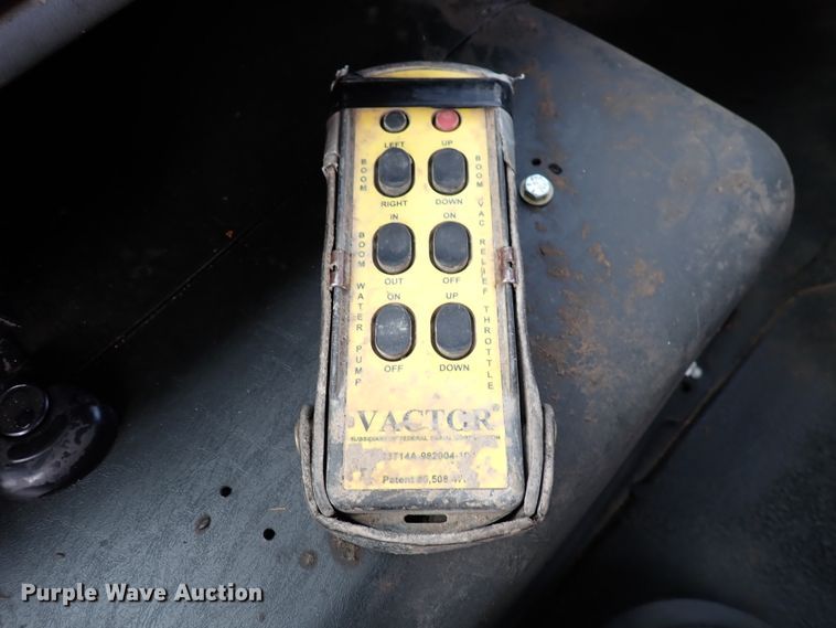 image for item DJ0085 2007 International 7600  hydrovac truck