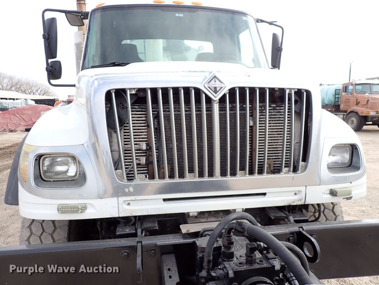 image for item DJ0085 2007 International 7600  hydrovac truck
