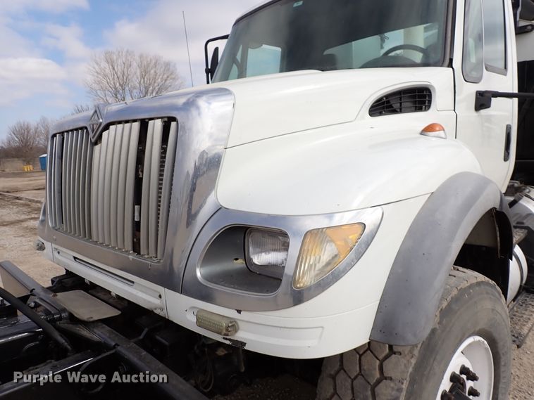 image for item DJ0085 2007 International 7600  hydrovac truck