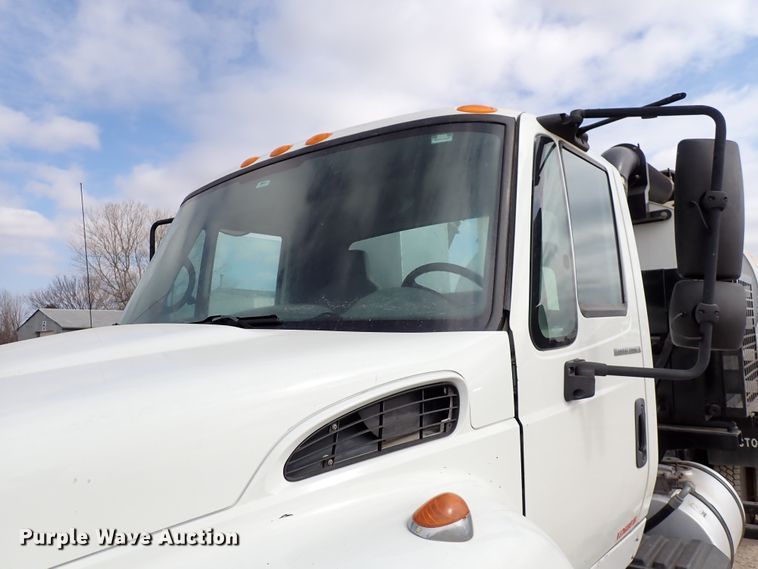 image for item DJ0085 2007 International 7600  hydrovac truck