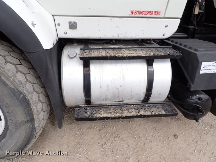 image for item DJ0085 2007 International 7600  hydrovac truck