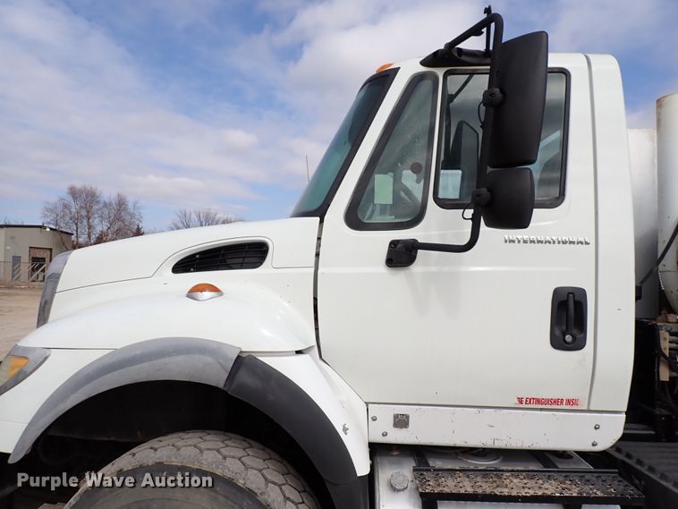 image for item DJ0085 2007 International 7600  hydrovac truck