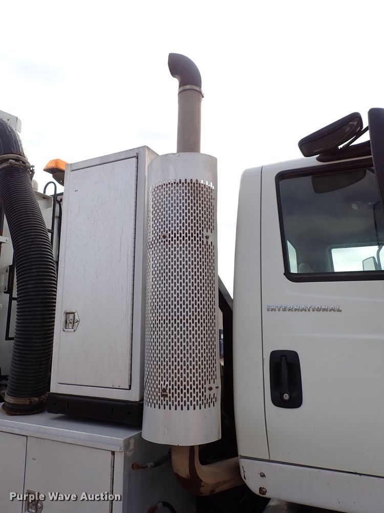 image for item DJ0085 2007 International 7600  hydrovac truck