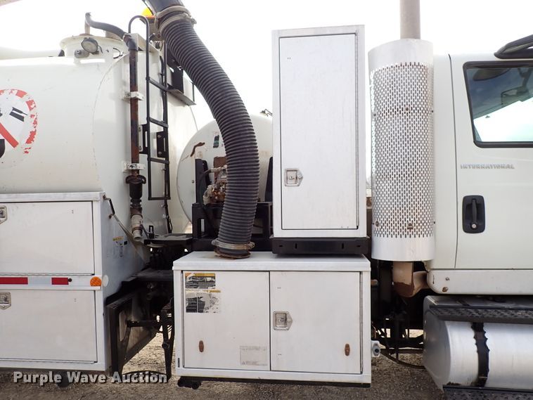 image for item DJ0085 2007 International 7600  hydrovac truck