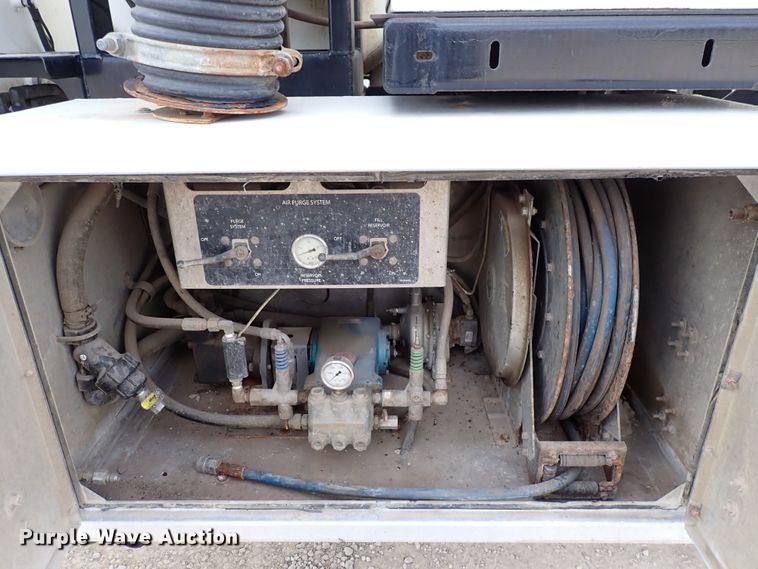 image for item DJ0085 2007 International 7600  hydrovac truck