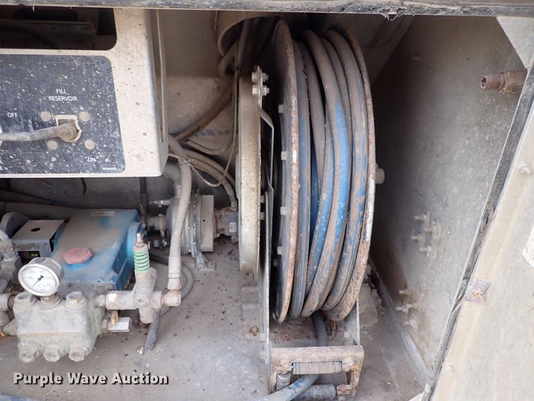 image for item DJ0085 2007 International 7600  hydrovac truck