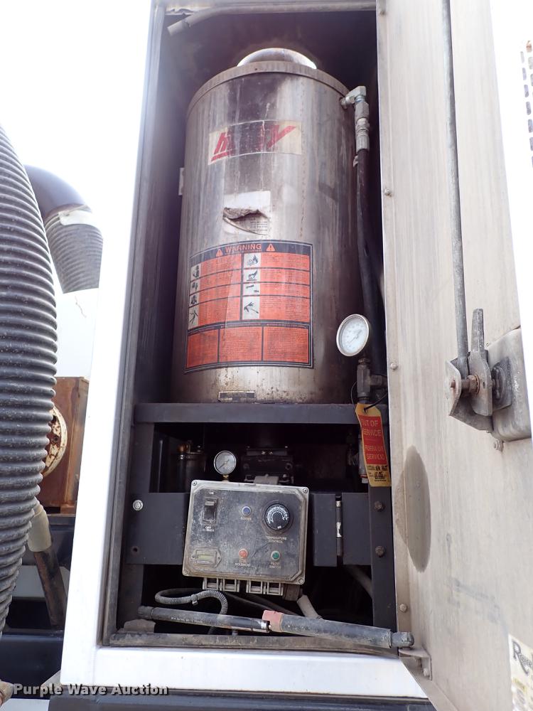 image for item DJ0085 2007 International 7600  hydrovac truck