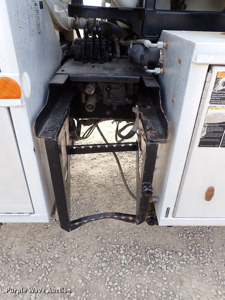 image for item DJ0085 2007 International 7600  hydrovac truck