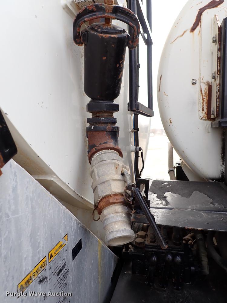 image for item DJ0085 2007 International 7600  hydrovac truck