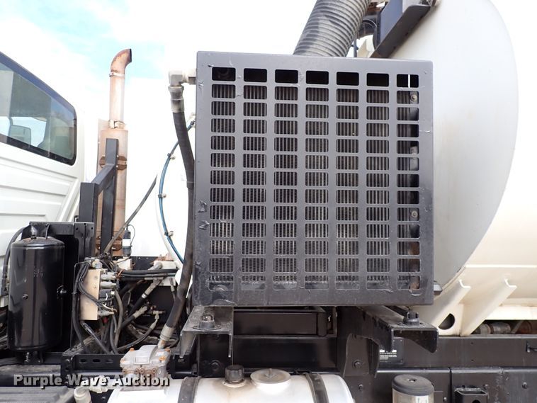 image for item DJ0085 2007 International 7600  hydrovac truck