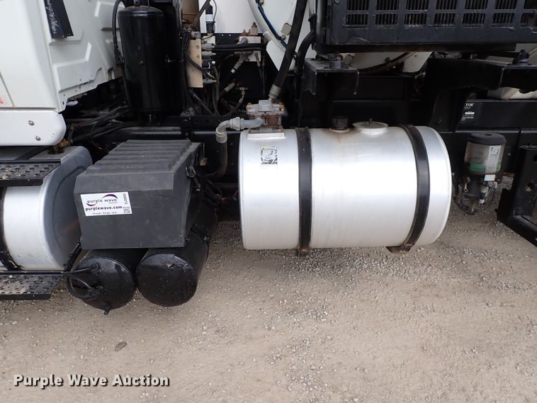 image for item DJ0085 2007 International 7600  hydrovac truck