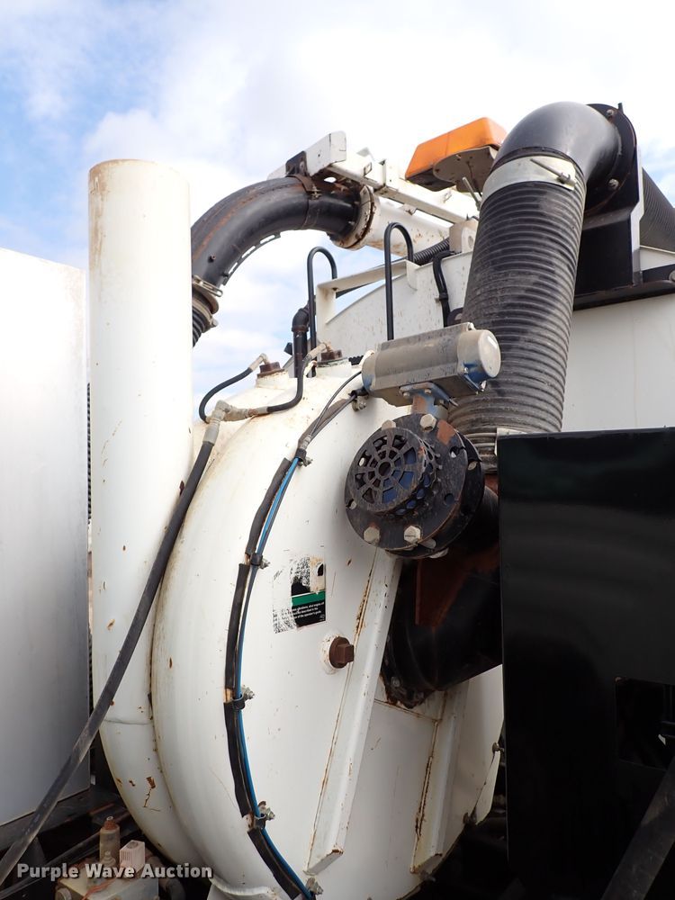 image for item DJ0085 2007 International 7600  hydrovac truck