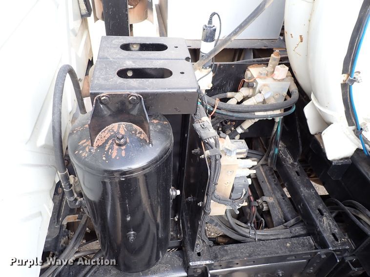 image for item DJ0085 2007 International 7600  hydrovac truck