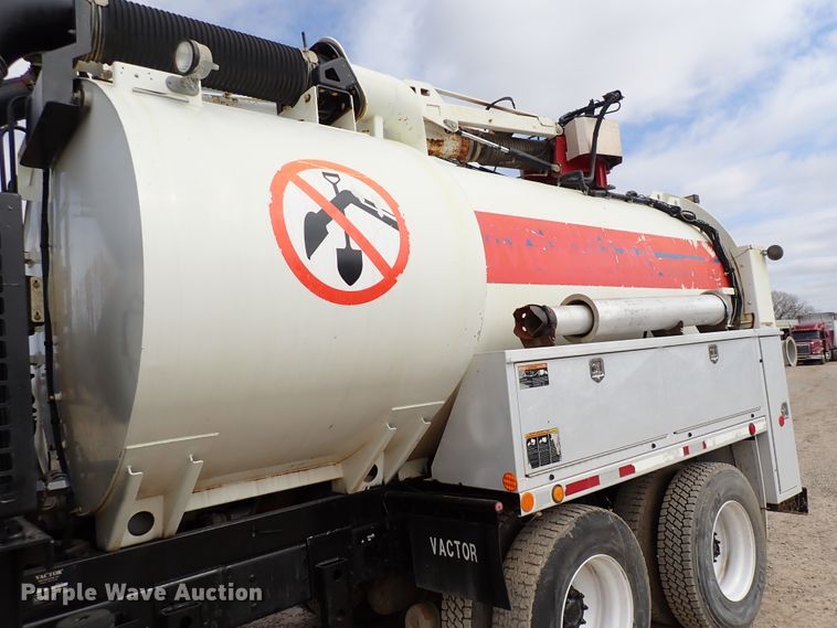 image for item DJ0085 2007 International 7600  hydrovac truck