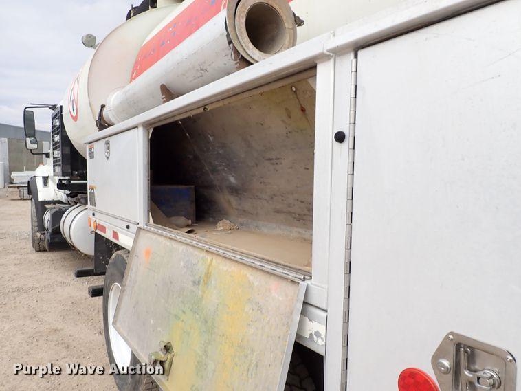 image for item DJ0085 2007 International 7600  hydrovac truck