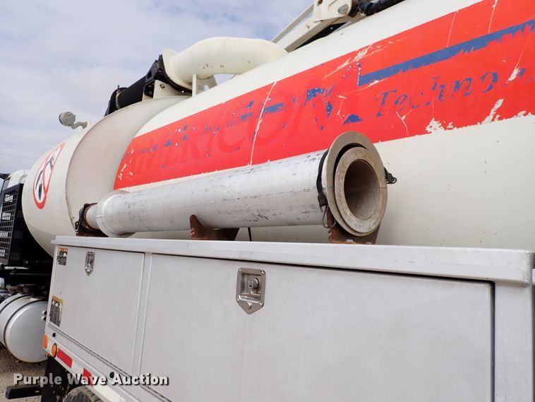 image for item DJ0085 2007 International 7600  hydrovac truck