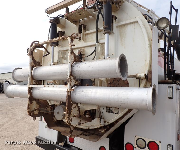 image for item DJ0085 2007 International 7600  hydrovac truck