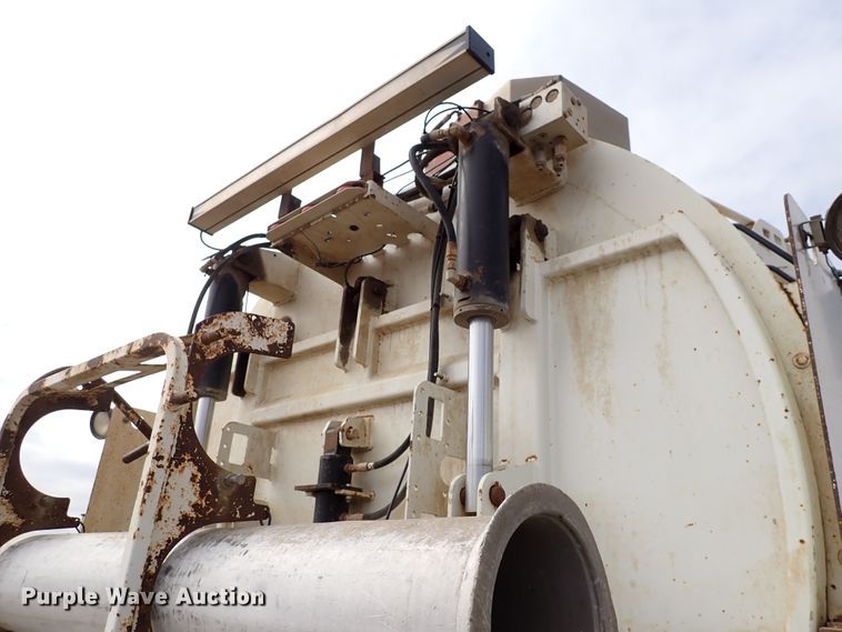 image for item DJ0085 2007 International 7600  hydrovac truck