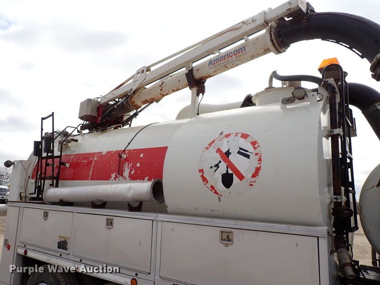 image for item DJ0085 2007 International 7600  hydrovac truck