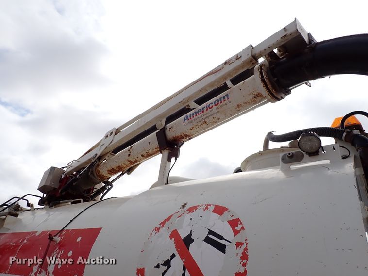 image for item DJ0085 2007 International 7600  hydrovac truck