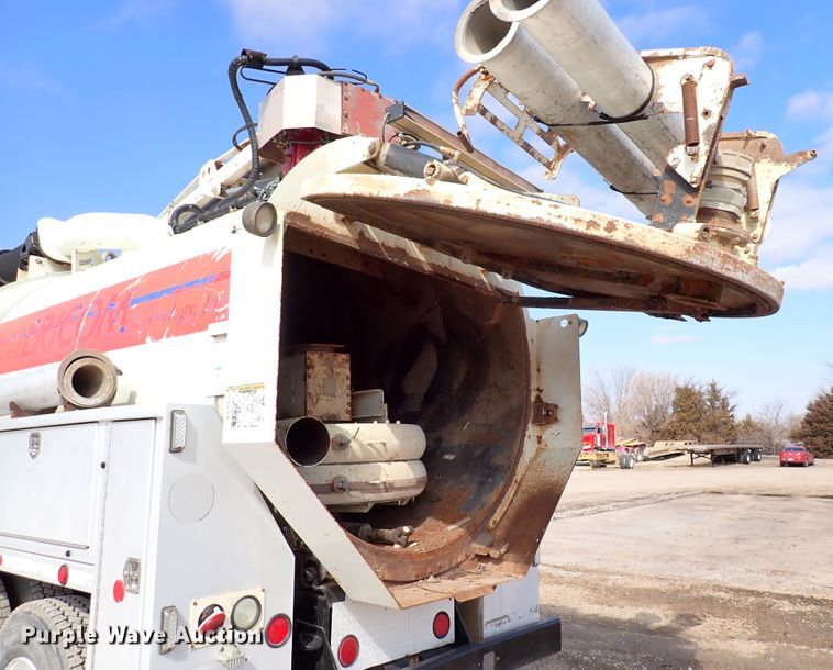 image for item DJ0085 2007 International 7600  hydrovac truck