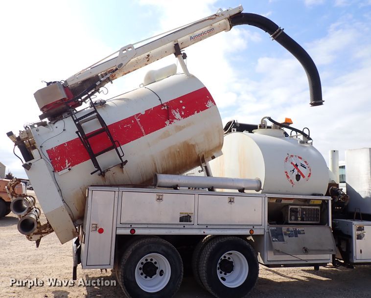 image for item DJ0085 2007 International 7600  hydrovac truck