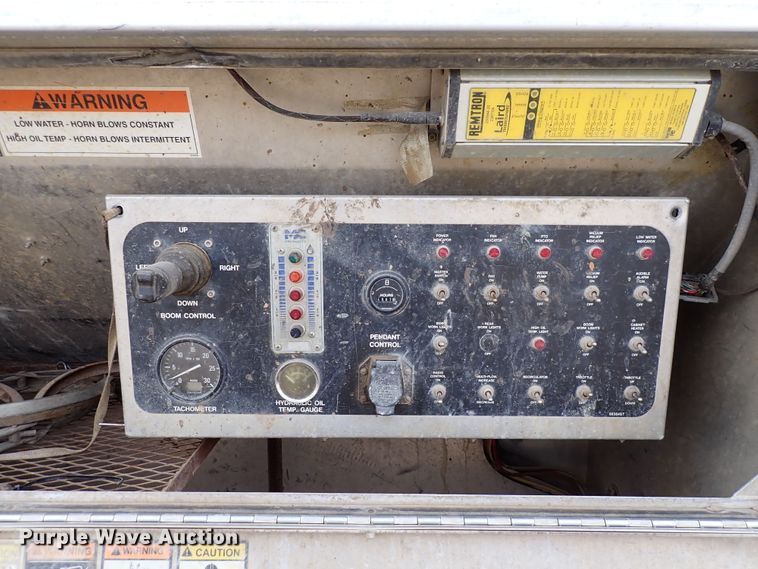 image for item DJ0085 2007 International 7600  hydrovac truck