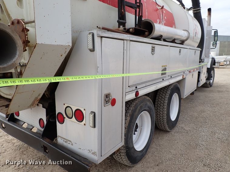 image for item DJ0085 2007 International 7600  hydrovac truck